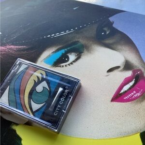 City Color Eye Shadow Palette - Vibrant Blue